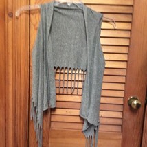 Girls Justice Knit Gray Fringed Vest Size x-small - £4.95 GBP