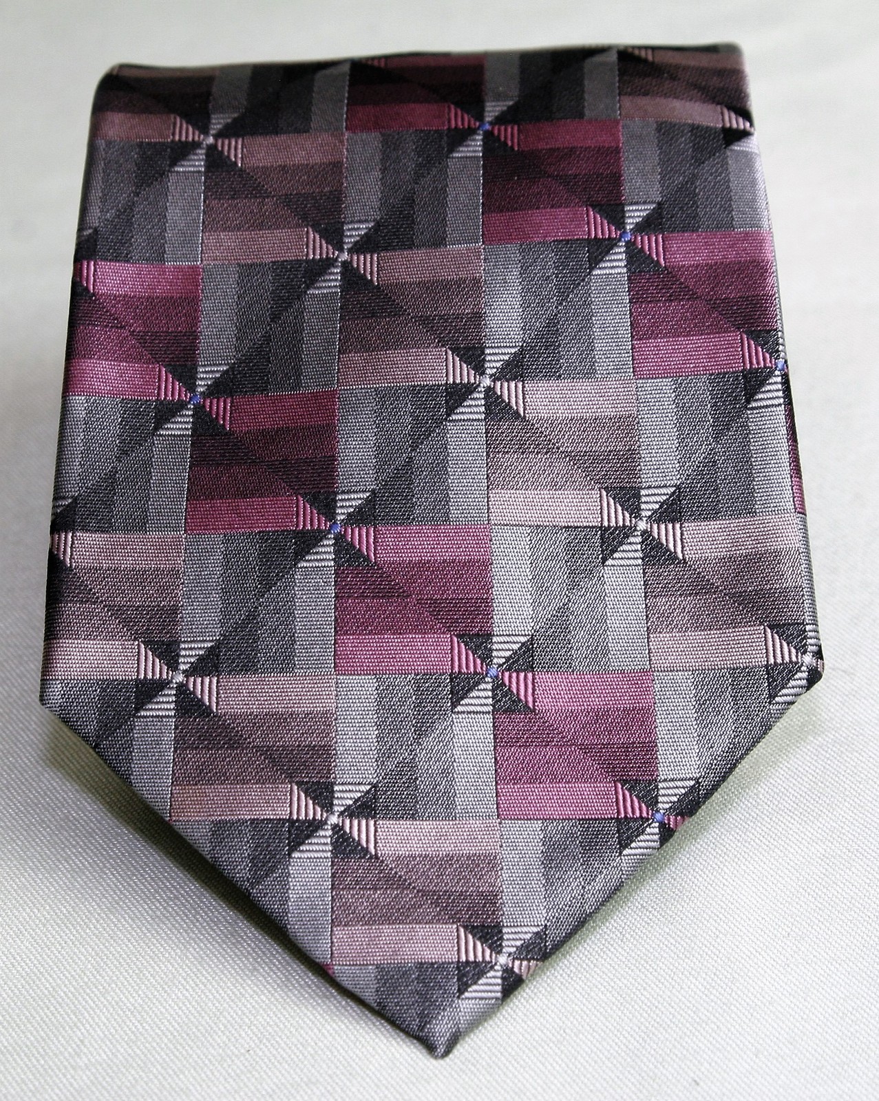 Arrow 100% Silk Men&#39;s Necktie Tie Geometric Design Silver Mauve Gray - $6.66