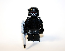 Ghost soldier deluxe in skull mask black and grey Minifigure - £4.71 GBP