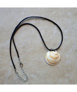 Natural Seashell Pendant Necklace Handmade Jewelry Pretty Design Color - £8.66 GBP