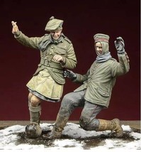 1/35 2pcs Resin Model Kit German &amp; British Soldiers Play Football WW1 Unpainted - £8.62 GBP