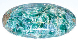 Kyanite palm stone - $1,648.95 MXN