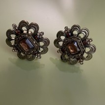 Avon Victorian Revival Gold Amber Topaz Crystal Intricate Clip Earrings Vtg 80s - £7.58 GBP