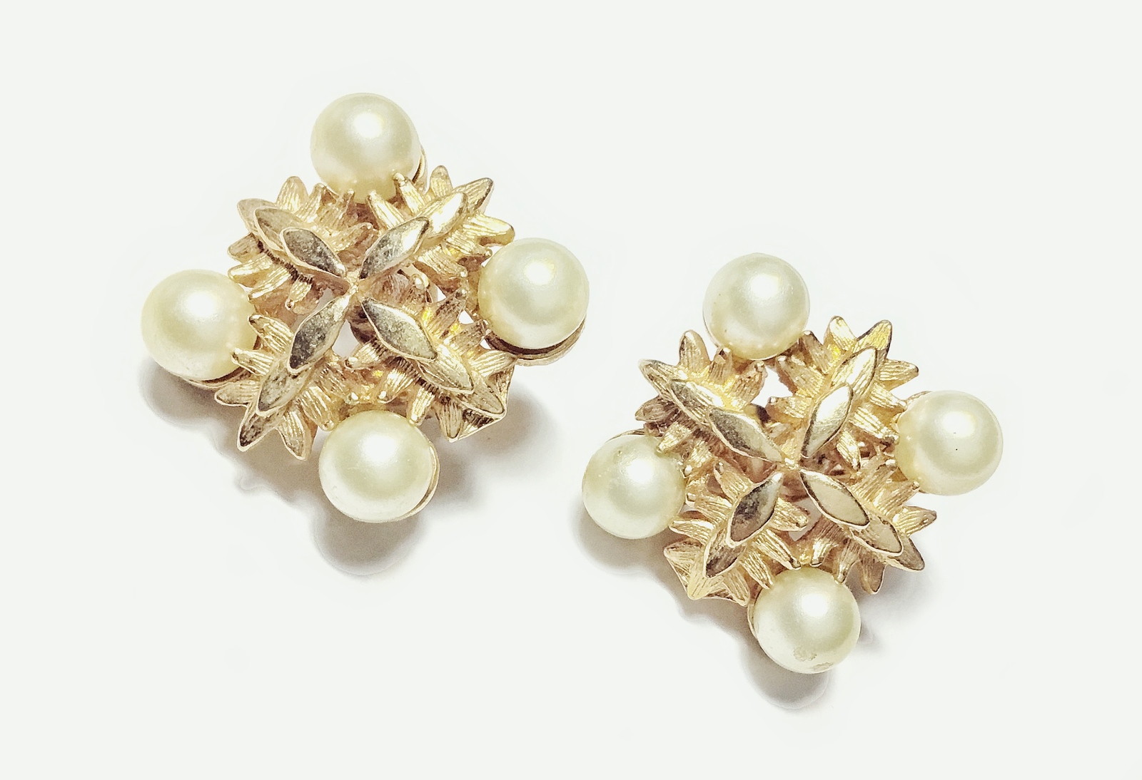 Vintage 1960s Signed Coro Faux Pearls Gold Plated Clip Earrings - £17.58 GBP