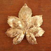Vintage 1940s Mid Century Gold Toned Brass Triple Leaf Floral Brooch Pin 2&quot;x2&quot; - £19.66 GBP