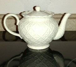 Beautiful Cream White Porcelain Embossed Diamond Lattice Teapot Godinger - £31.96 GBP
