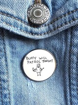 BUFFY WILL PATROL TONIGHT ✩ 90s Vampire Slayer ENAMEL METAL badge vintag... - $9.00