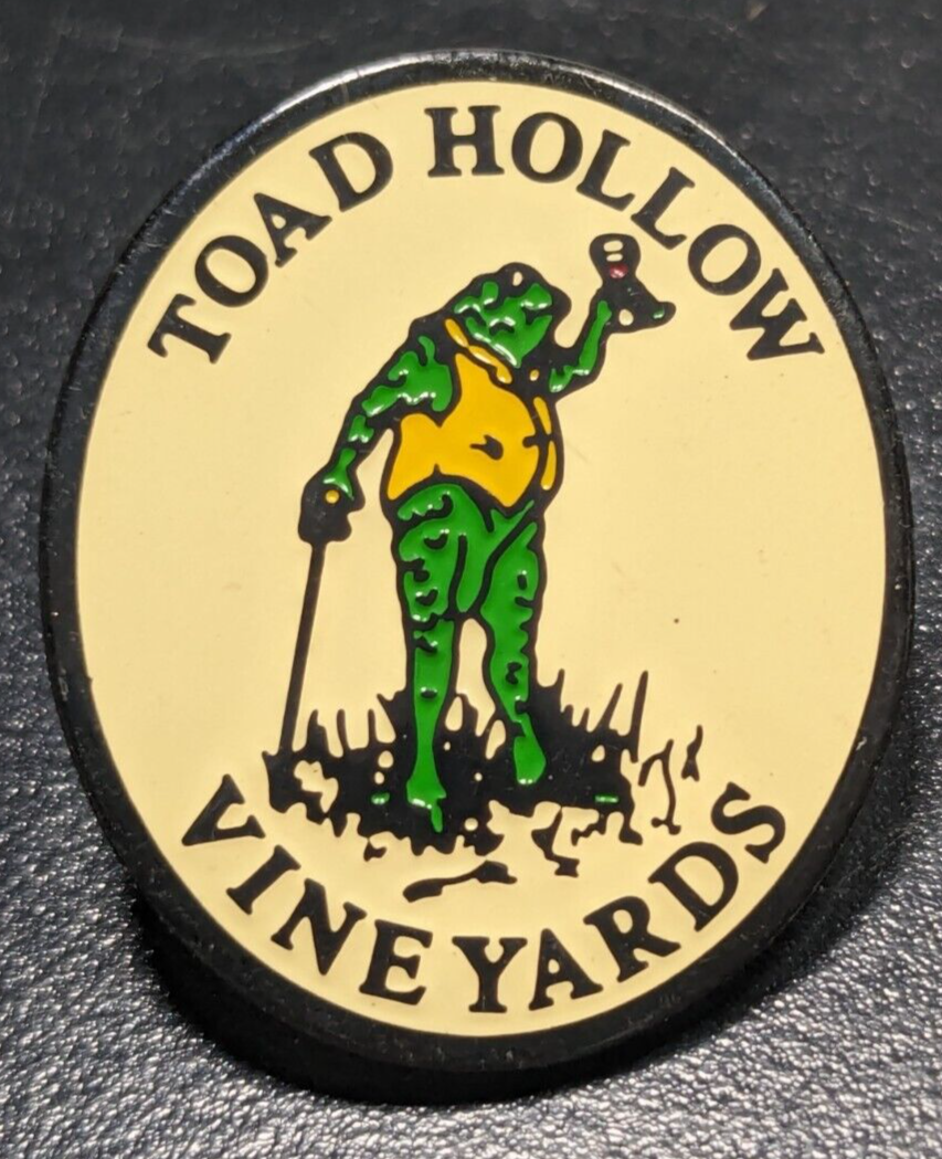 Toad Hollow Vineyards - Winery Healdsburg California - Souvenir Lapel Pin - $9.89