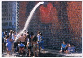 Postcard Crown Fountain Chicago Millennium Park 4.5 x 6.5 - $3.43