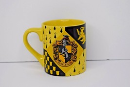 Harry Potter Hufflepuff House Crest Ceramic Coffee Mug/Cup 14oz. Yellow &amp; Black - £9.40 GBP