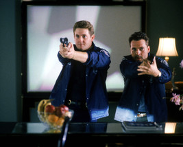 Chris Penn and Tom Sizemore in True Romance pointing guns 16x20 Canvas Giclee - £52.31 GBP