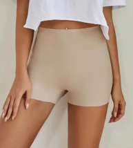 Women&#39;s Seamless Underwear Wicking Shaping Short Length Slipshort Beige Sz L NWT - £5.42 GBP