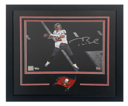 Tom Brady Autographed Super Bowl LV 11&quot; x 14&quot; Framed Spotlight Photo Fanatics - £1,944.85 GBP
