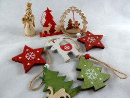 Lot of 8 Vintage Wooden Christmas Ornaments 2.5 to 3&quot; - £11.09 GBP