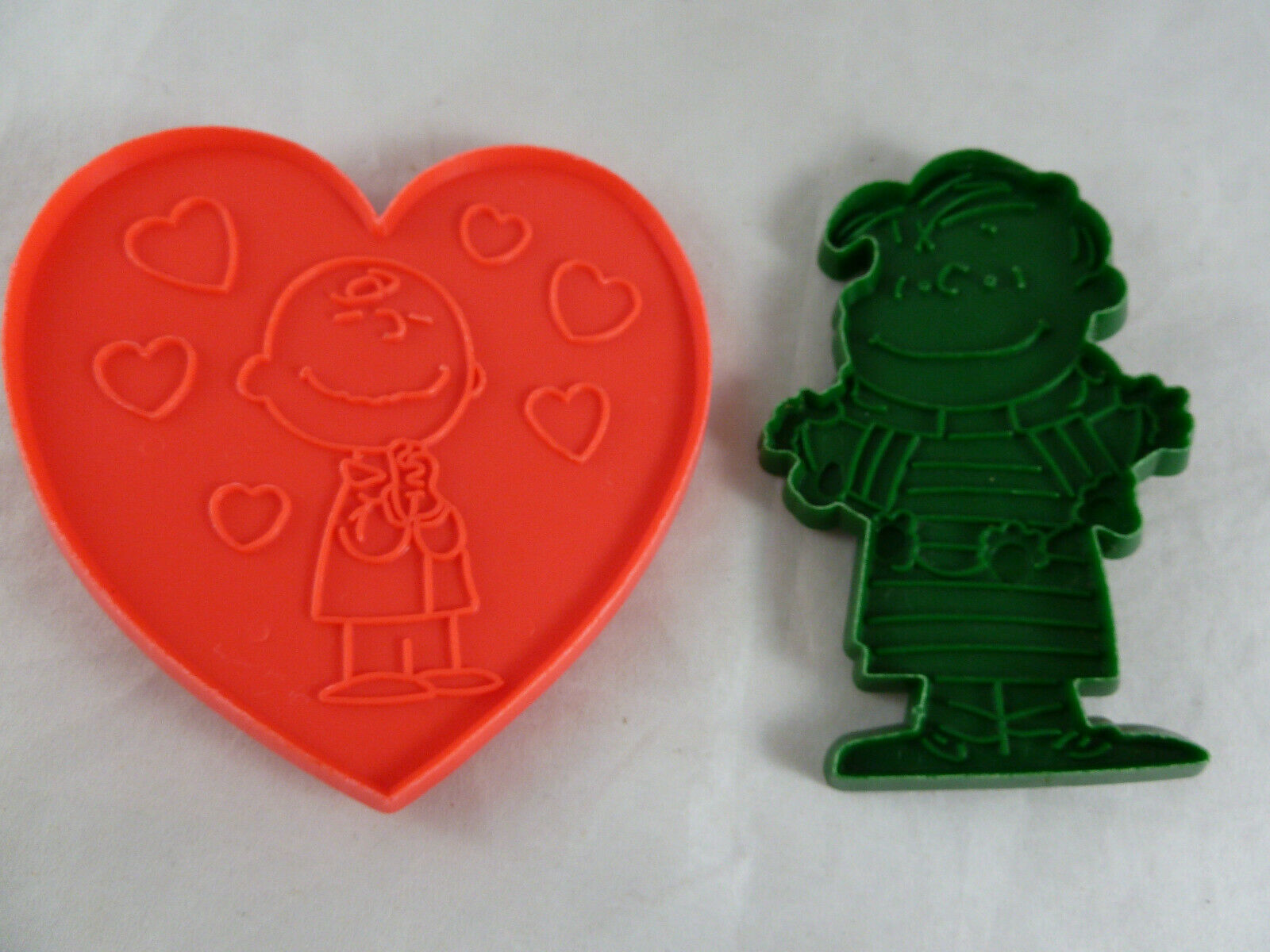 Primary image for Vintage Cookie Cutters Heart Charlie Brown & Peanuts Linus by Hallmark