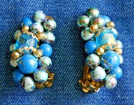 Elegant Shades of Blue Beads Gold-tone Clip Earrings 1960s vintage 1 3/8&quot; - £9.81 GBP