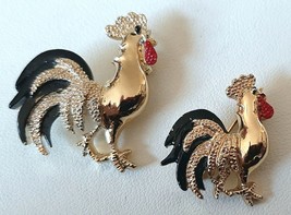GERRY&#39;S Rooster Pins Brooches Gold Tone Setting Black Red Enamel Vintage 1960s - £15.97 GBP
