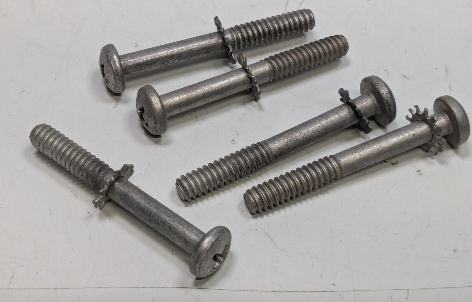 Lot of 5 NOS OEM Evinrude Johnson OMC Screws Part# 510191 0510191 - $14.84