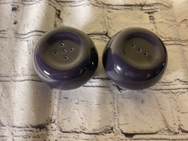 cute blue button vintage salt and pepper shakers - $7.74