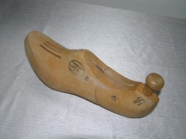 Antique Stanton-Tree Made by McNichol &amp; Taylor Light Colored Wood Shoe F... - £11.14 GBP