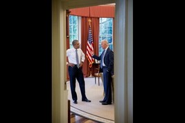 President Barack Obama and Vice President Joe Biden in Oval Office Photo Print - £7.04 GBP+