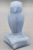 VINTAGE Degenhart Glass Milk Wonder Blue Wise Owl Books Figurine Paperwe... - £24.36 GBP
