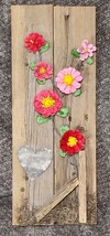 HAND MADE OLD BARNWOOD WITH BARBEDWIRE AND FOREVER FLOWERS - $1,407.82 MXN