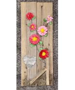 HAND MADE OLD BARNWOOD WITH BARBEDWIRE AND FOREVER FLOWERS - $1,407.82 MXN