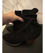 ALDO  Black Suede  boots with straps and tassels Women’s size 7 ~3.5 Inc... - $239.89 MXN