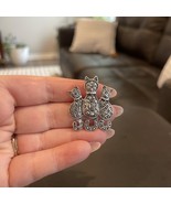 CATS PIN FASHION JEWELRY BROOCH - $171.06 MXN