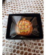 NEW 2012 Avon Holloween Motif Pumpkin Brooch / Pin In Orig Box - $383.62 MXN