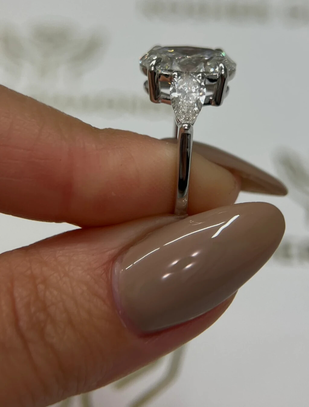 Lab Grown 5.00 Ct Total Weight IGI Certified F Color VVS2 Clarity Oval Cut Ring Item image 5