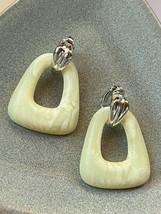 Vintage Pale Yellow Swirl Plastic Open Teardrop Silvertone DoorKnocker Dangle - £8.72 GBP