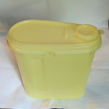 Vintage Tupperware 587 2 Qt Beverage Buddy Yellow Pitcher with Lid 587-9 588-8 - £7.63 GBP