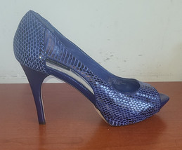 Women&#39;s Navy Pumps Shoes 9.5M Peep Toe White and Black Market - $11.20