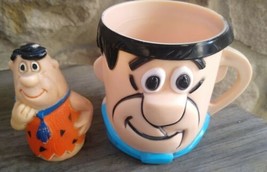 2 VINTAGE Fred Flintstones Multiple Brand Vitamin Mug &amp; Fred 1972 Finger Puppet - £11.14 GBP