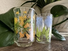 Vintage Pair Libby 50-70&#39;s Juice Tumblers 1 Blue &amp; 1 Yellow Flowers EUC - £16.61 GBP