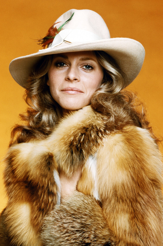 Lindsay Wagner in The Bionic Woman fashion pose in fur coat 18x24 Poster