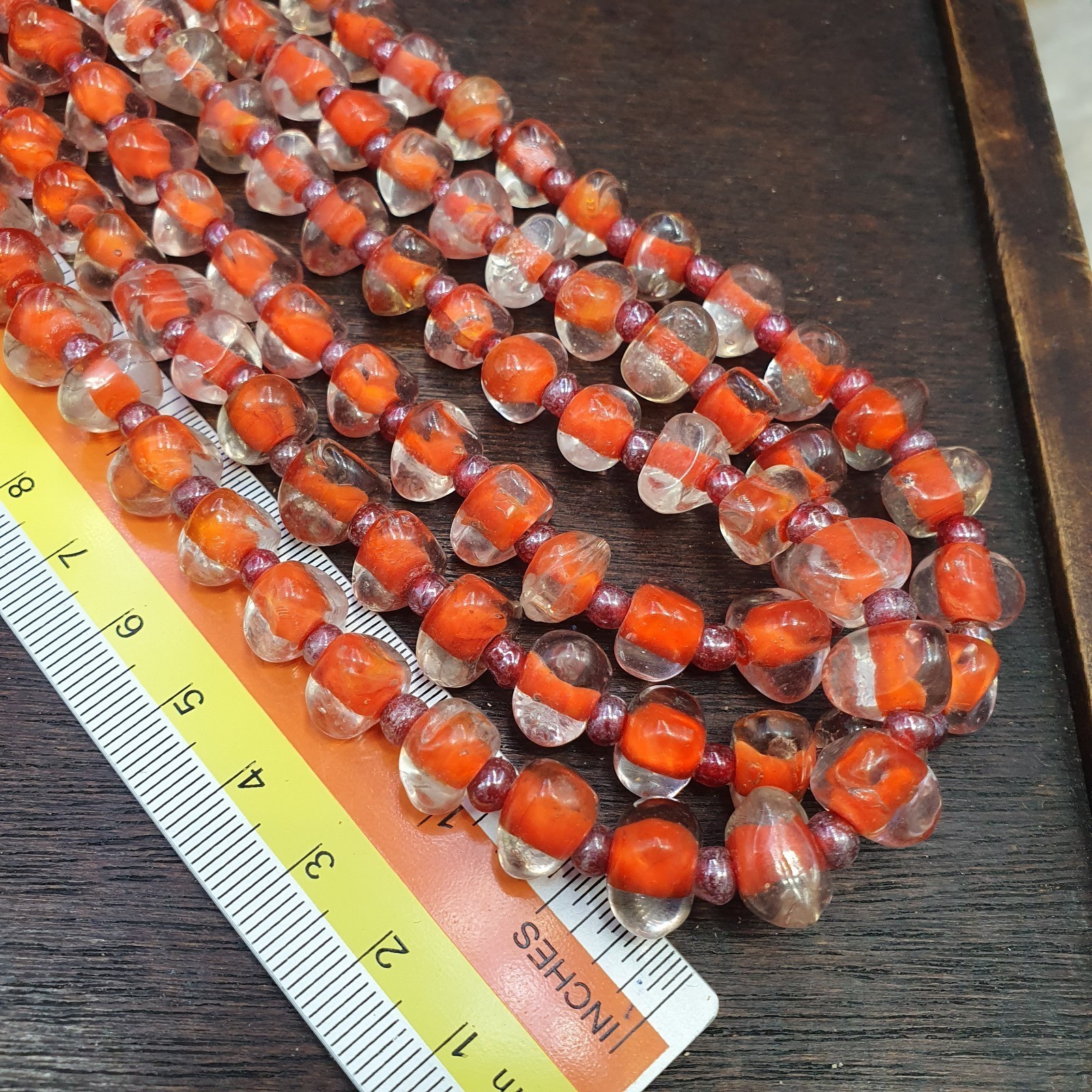 Collana vintage fatta a mano con perle in vetro arancio soffiato a forma... - $36.71
