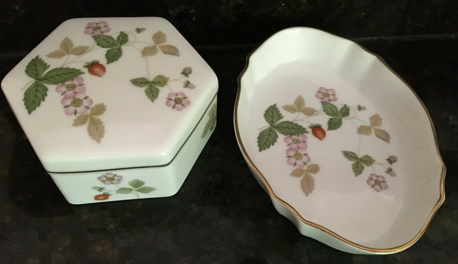 Primary image for Wedgwood Wild Strawberry Hexagonal Box & Small Jewelry Tray Soap Dish Vintage