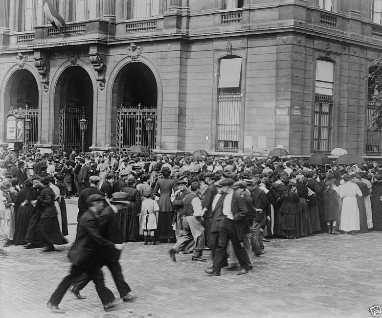 Primary image for Citizens gathering at town hall for war news Paris 1914 World War I 8x10 Photo