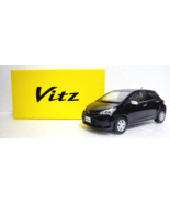 YARIS Vitz Diecast 1/24 bordeaux mica metallizzato Display vetrina TOYOTA - £55.56 GBP