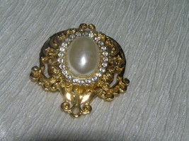 Vintage Victorian Style Goldtone with Faux Mabe Pearl Rimmed in Clear Rhinestone - £7.60 GBP