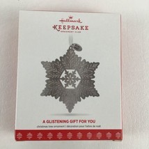 Hallmark Keepsake Christmas Ornament A Glistening Gift For You Snowflake 2017 - £19.67 GBP