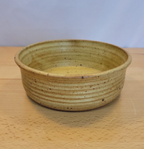 Hand Thrown Studio Art Pottery Flat Bottom Bowl 6.75&quot; Signed Cream light... - £11.72 GBP