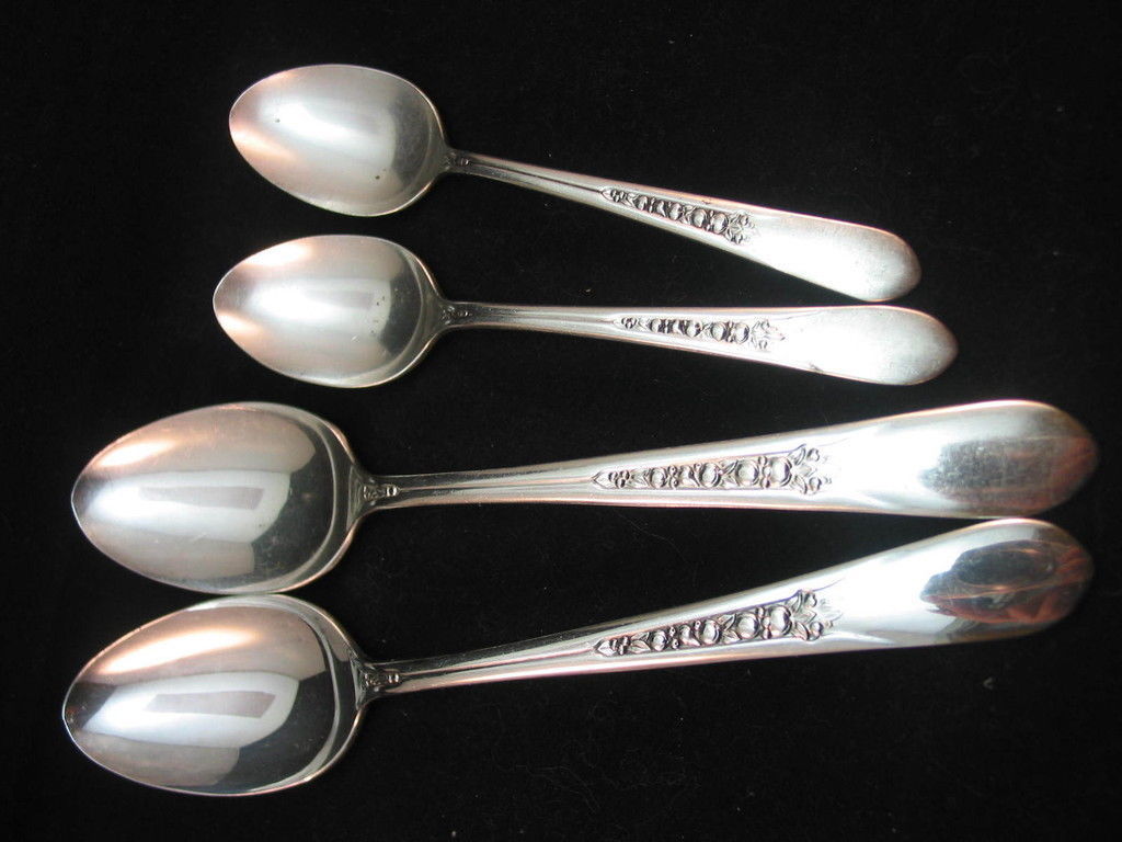 Wm Rogers Mfg Lady Ann or Priscella Silverplate 2 Serving Spoon 2 Teaspoon c1941 - $12.99