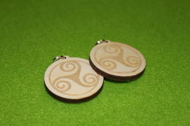 WOOD IRISH SPIRAL CELTIC PENDANT NECKLACE - $71.80 MXN