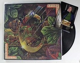 Spyro Gyra Band Autographed &quot;Catching the Sun&quot; Record Album w/ Signing Photos - £77.84 GBP