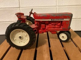Vintage ERTL International Toy Tractor &quot;Made in USA&quot; Harvester Diecast  8&quot; - £7.50 GBP