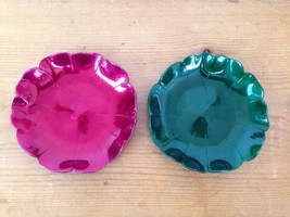 Pair Vintage Red Green Enamel Metal Trinket Decorative Jewelry Bowl Dishes  - £10.26 GBP